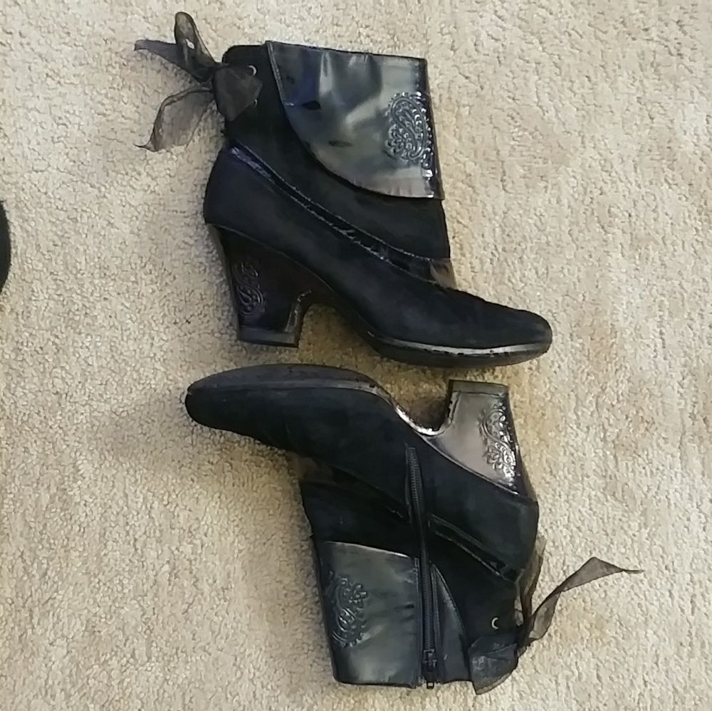 Rare Hush Puppies Awesome Booties 8